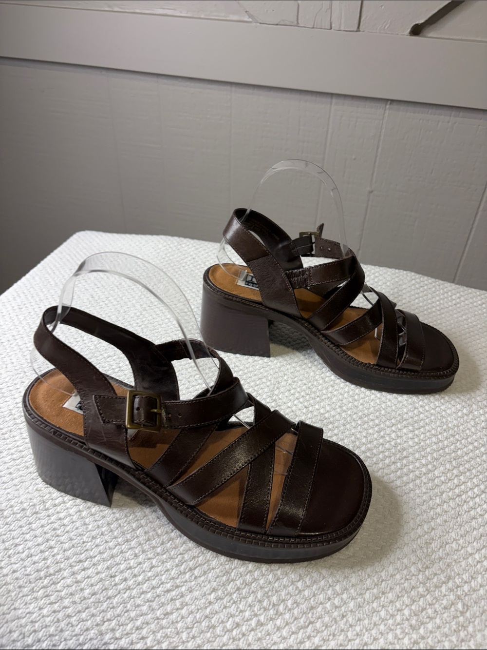 NO RESTRICTION Penny Brown Chunky Strappy Sandal 9M 90s Vintage Style Block Heel